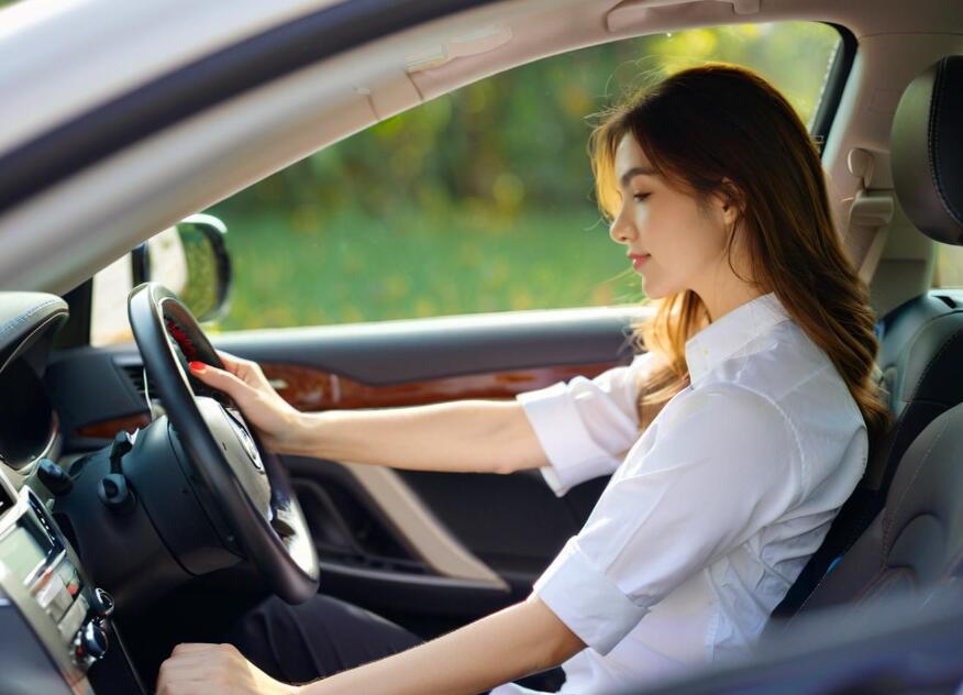 2025年10月科目三考试变更车道需要打多久转向灯？